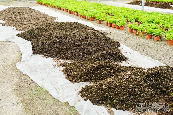 1噸雞糞可以發(fā)酵生產多少有機肥？這種雞糞有機肥是酸性還是堿性